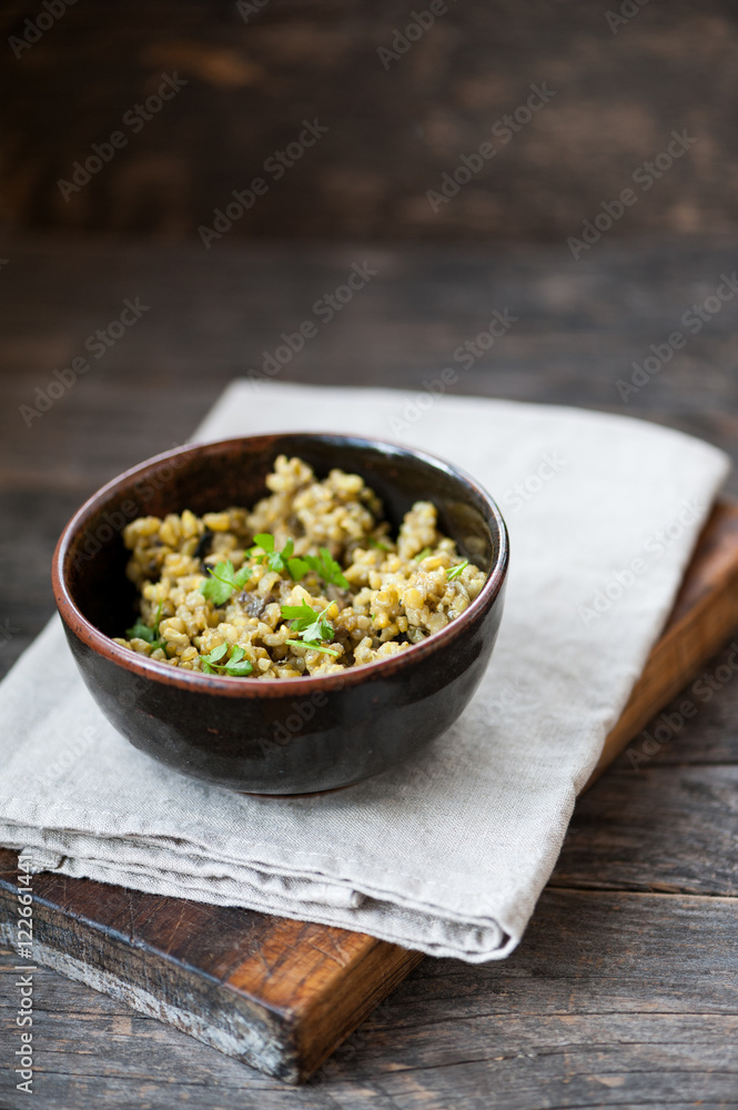 Risotto with brown rice, mushrooms and turmeric Risotto with brown rice, mushrooms and turmeric