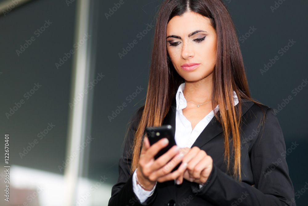 Portrait of a woman using a cell phone