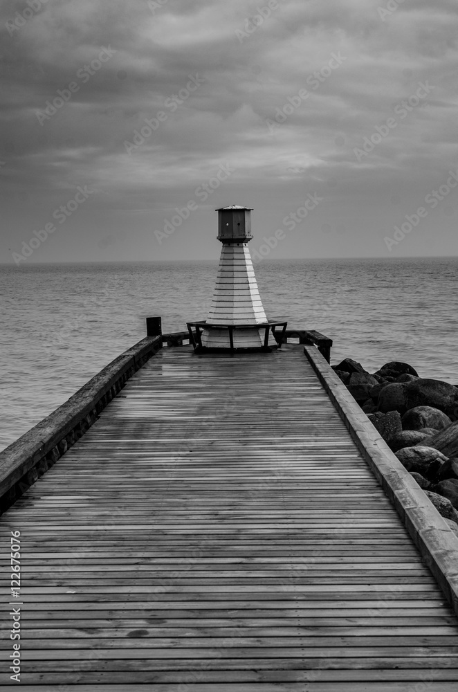 A pier with a small lighthouse in the end2.NEF