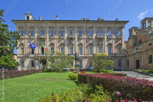 Fotografía pavia palazzo mezzabarba sede del municipio lombardia italia europa