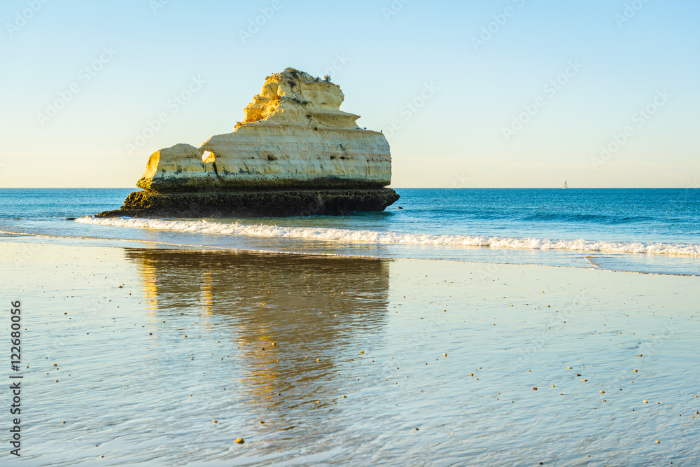 Obraz premium Morning on the beach of Praia da Rocha, Portimao Coast. Algarve region. Portugal