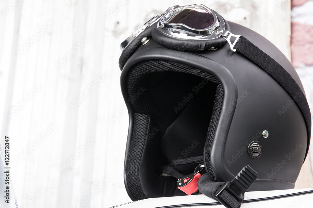 Fototapeta premium Retro helmet with goggles