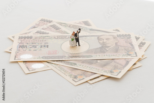 新婚夫婦とお金