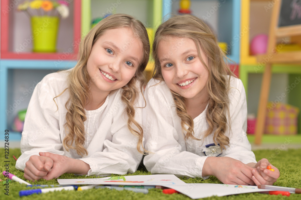 Fototapeta premium girls on lesson of art