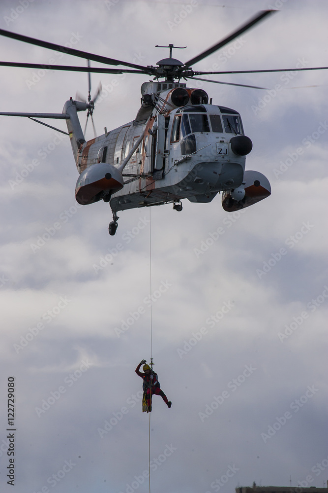 Hubschrauber Sikorsky Sea King, Luftrettung mit Bahre Hubschrauber Sikorsky Sea King, Luftrettung mit Bahre
