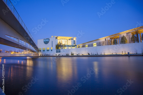 Bundeskanzleramt von der Wasserseite fotografiert