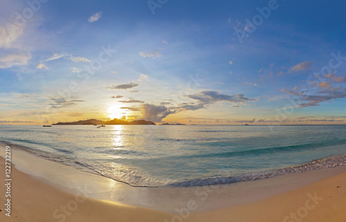 Fototapeta Naklejka Na Ścianę i Meble -  Sunset on tropical beach - Seychelles