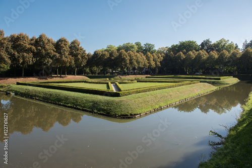 Foto ornamental park in Kleve in Germany with moat