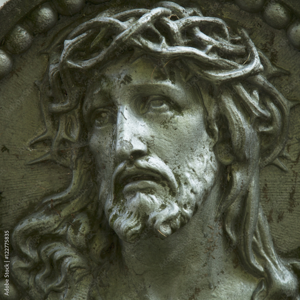 Face of Jesus Christ crown of thorns (statue) Face of Jesus Christ crown of thorns (statue)