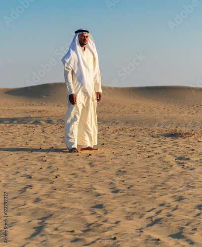 Photography Arab man in desert