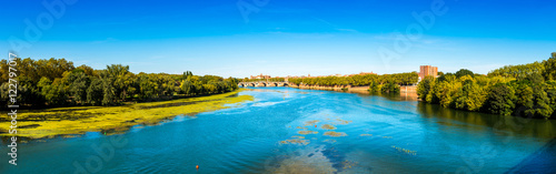 Panorama de la Garonne à Toulouse en Midi-Pyrénées, Occitanie en France © FredP