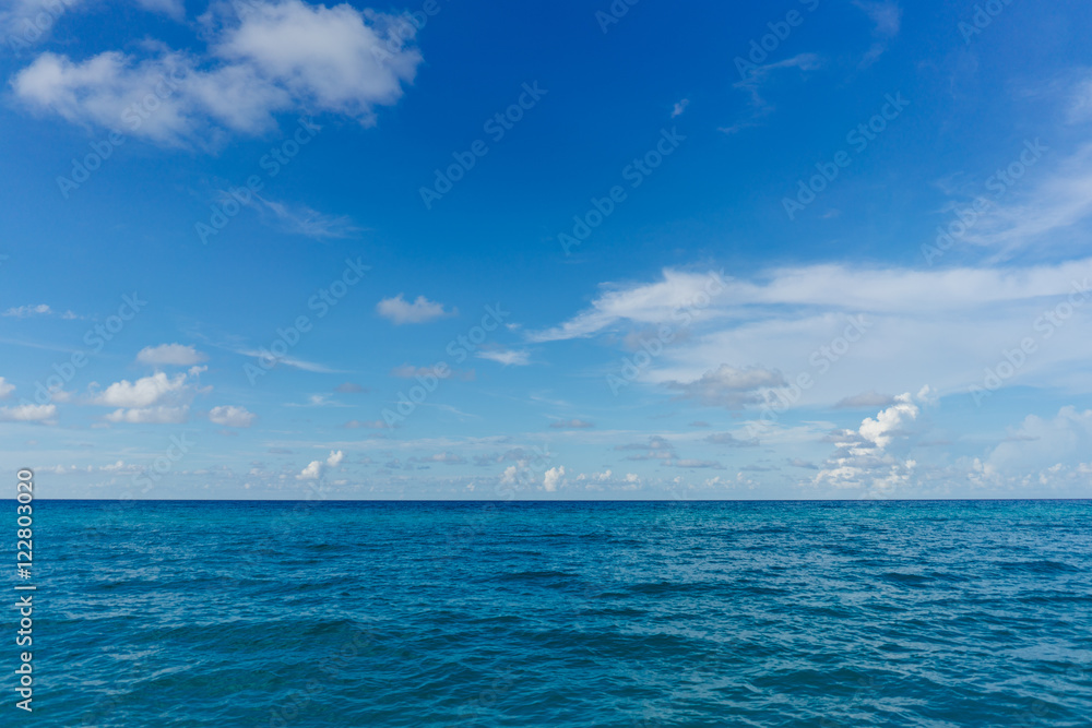 Obraz premium The most beautiful species in the Atlantic Ocean and beach in the resort of Varadero, Cuba