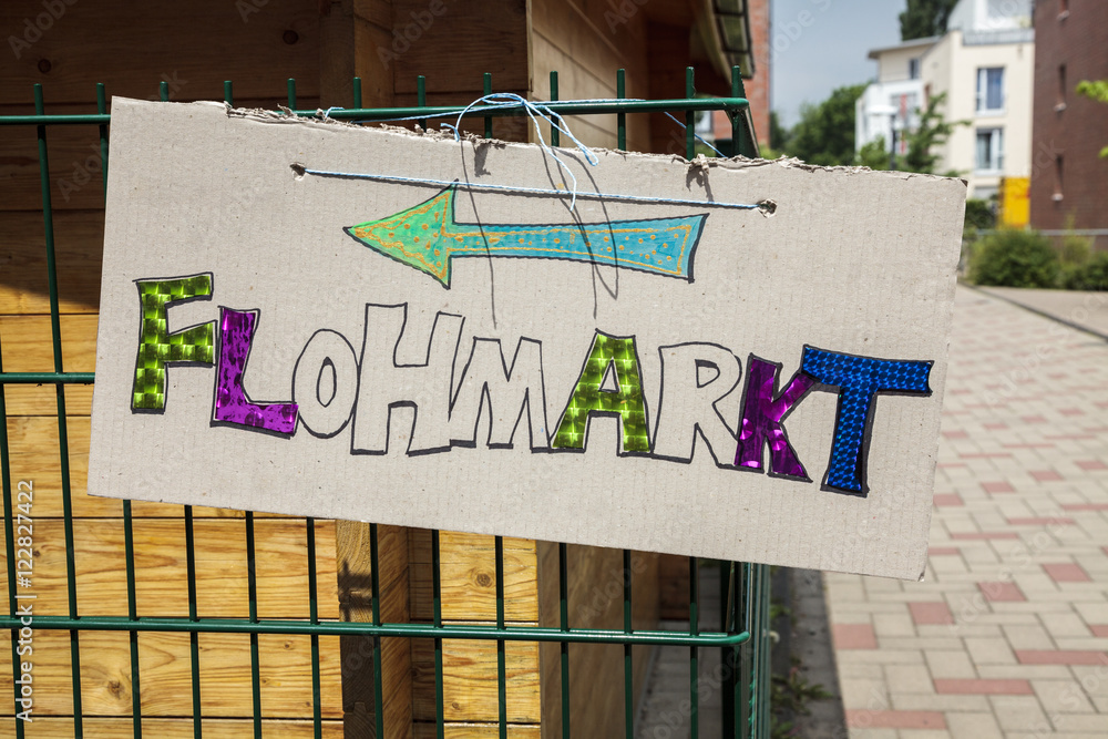 Hofflohmarkt In Haus, Garten oder Hof werden Flohmärkte gemacht Stock