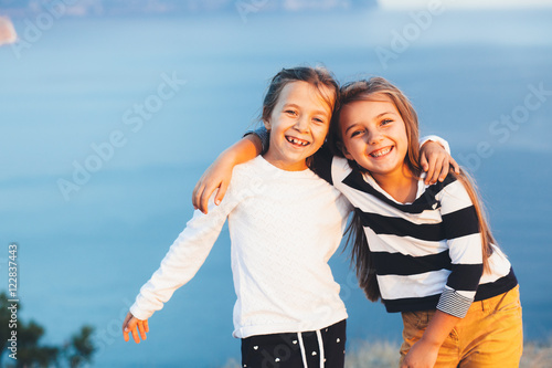 Foto Children over blue sea