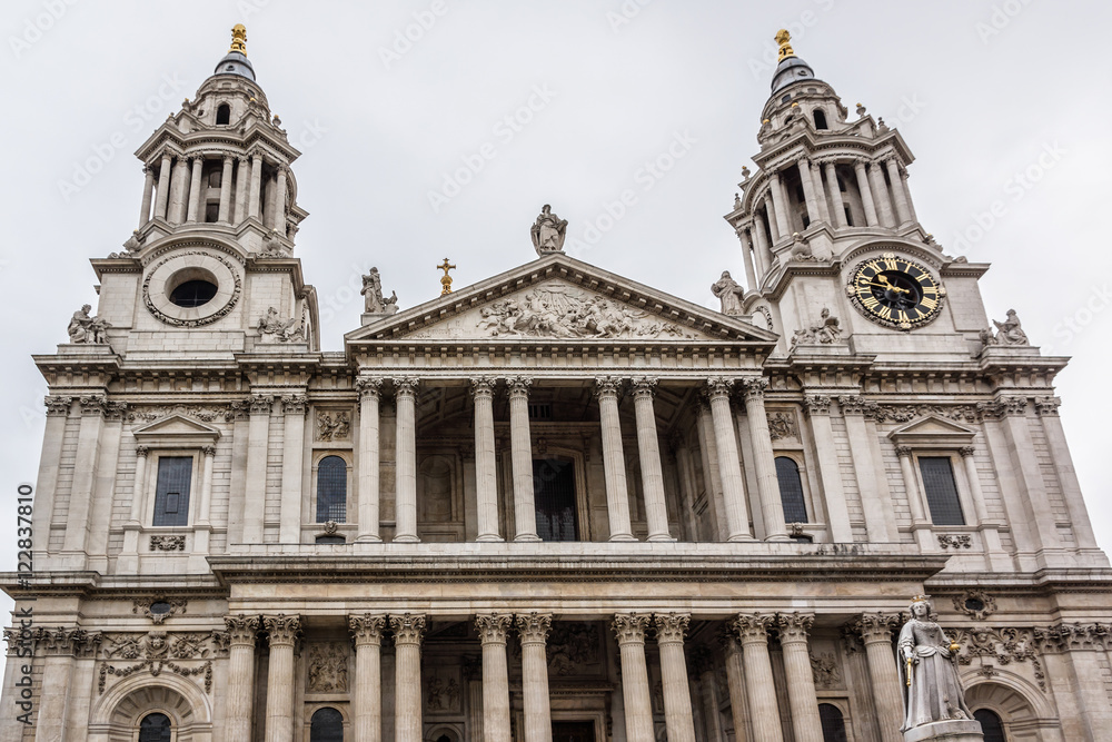 St. Paul Cathedral in London (1711). UK.