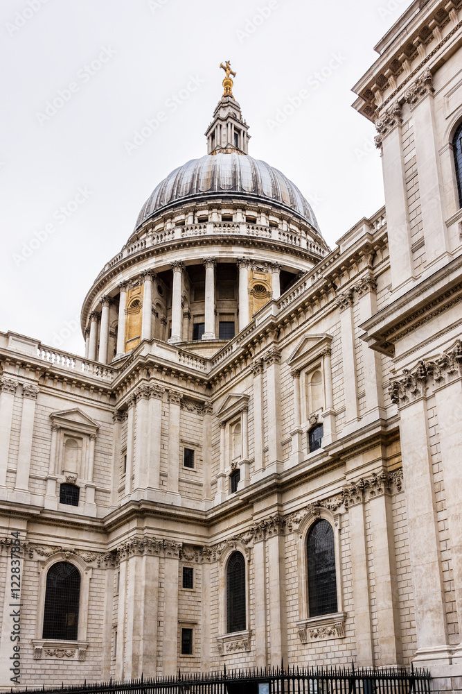 St. Paul Cathedral in London (1711). UK.