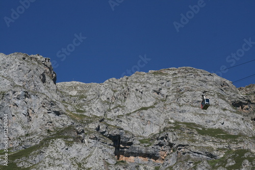 Quadro su tela go by cableway