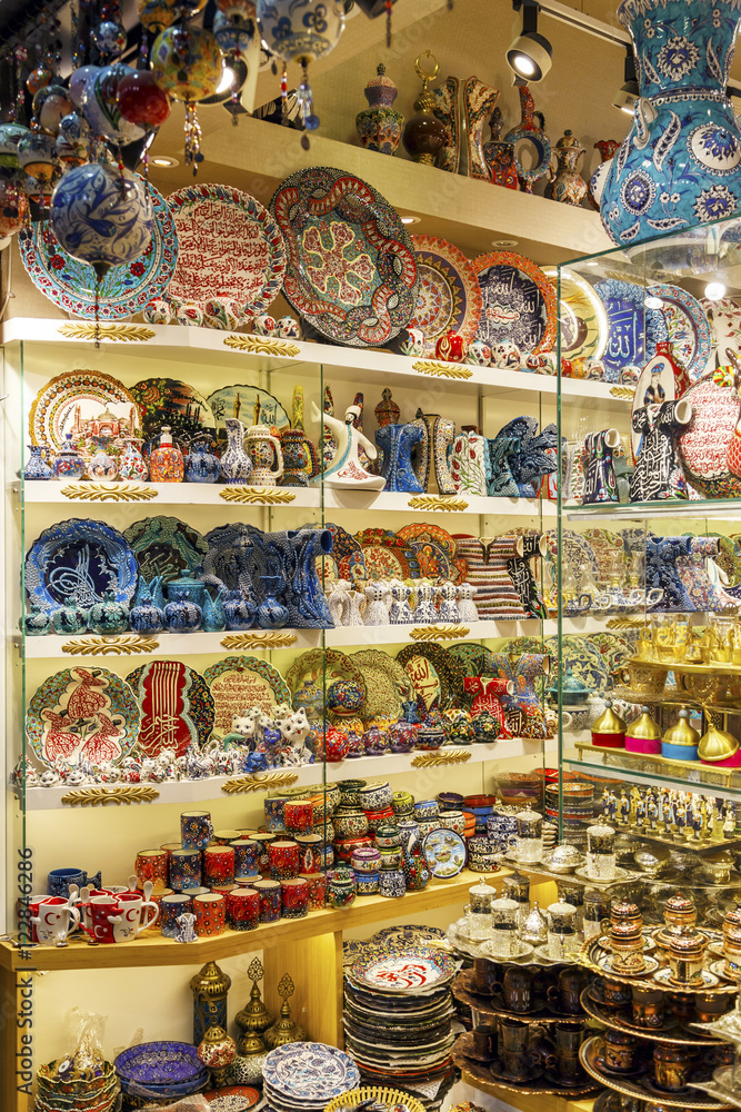 Fototapeta premium Classical Turkish ceramics on the market Grand Bazaar.
