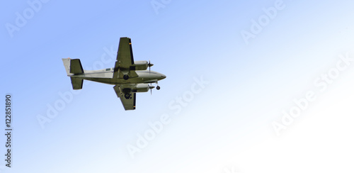 Canvas Print Zweimotoriges Flugzeug