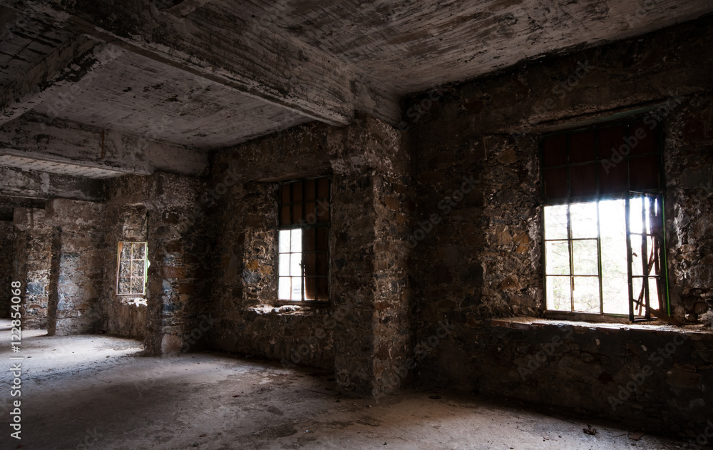 Fototapeta premium Empty abandoned creepy hotel room