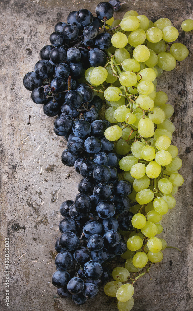 Bunches of red and white grapes Bunches of red and white grapes