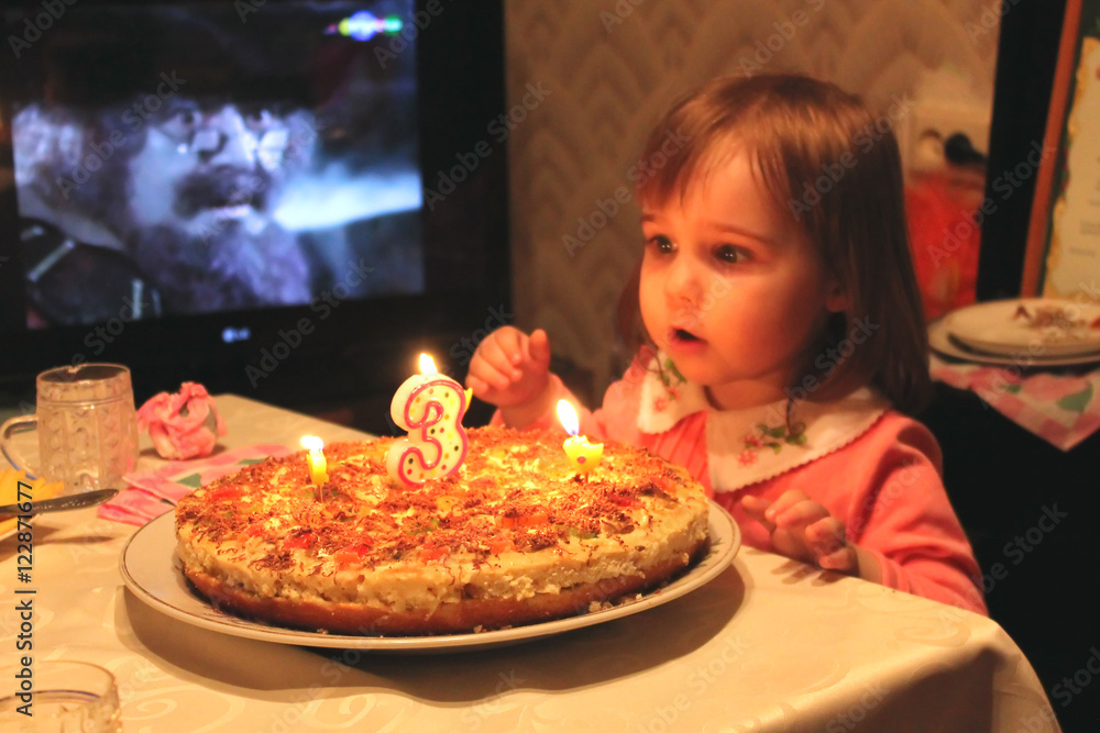 Happy Birthday, wseet daughter. Now blow the canldes! Happy Birthday, wseet daughter. Now blow the canldes!