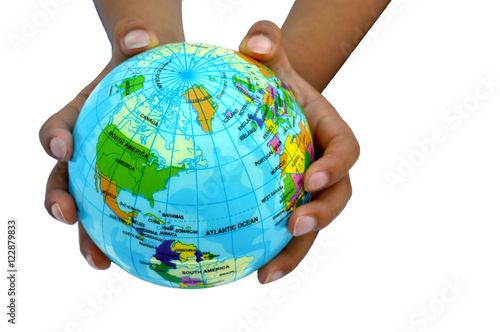 para tener el mundo en nuestras manos nuestra empresa debe de tener visión hacia el futuro y los objetivos bien establecidos para lograr el éxito deseado.  fondo blanco para un recorte fácil. 