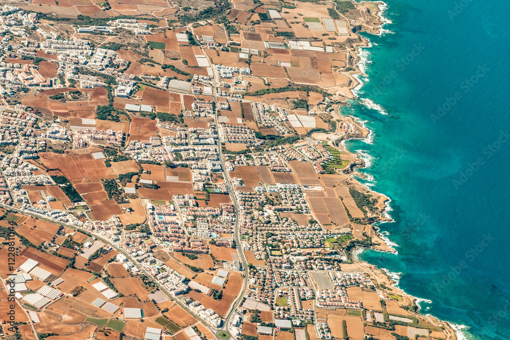 Маленький город на берегу Средиземного моря, Кипр.