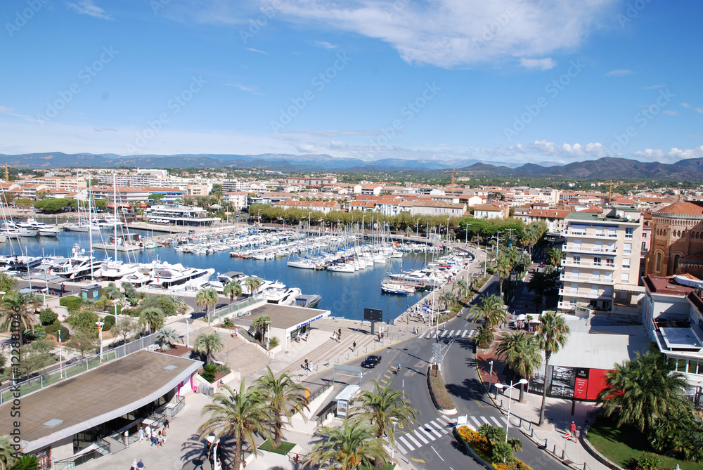 Fototapeta premium Vues aériennes depuis la grande roue du port de Saint-Raphaël