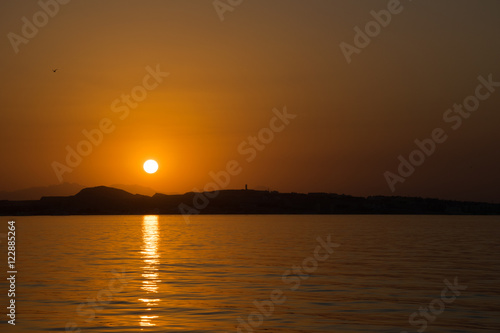 Sonnenuntergang über dem Meer und einer Halbinsel  © 500cx