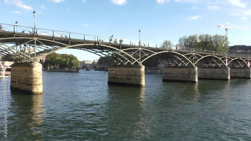 Pont des Arts sur La Seine à Paris Pont des Arts sur La Seine à Paris