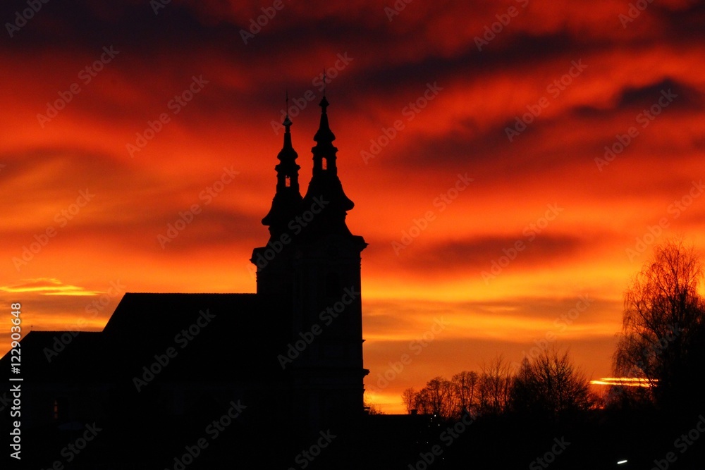Kirche von St. Veit am Vogau im Sonnenaufgang Kirche von St. Veit am Vogau im Sonnenaufgang