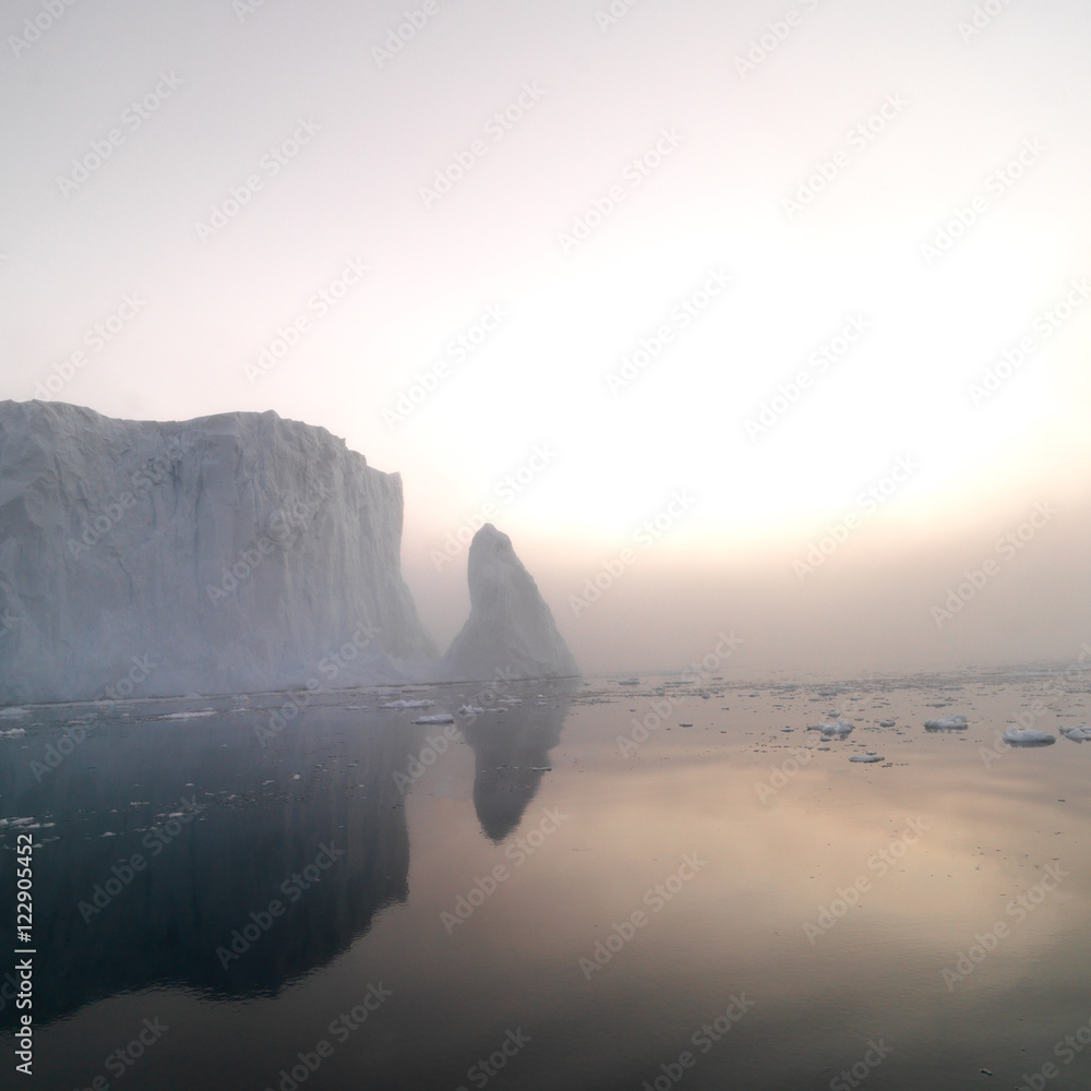 Fototapeta premium Big icebergs are ont he arctic ocean in Greenland