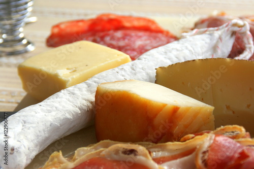 Salami, Schinken und Käse