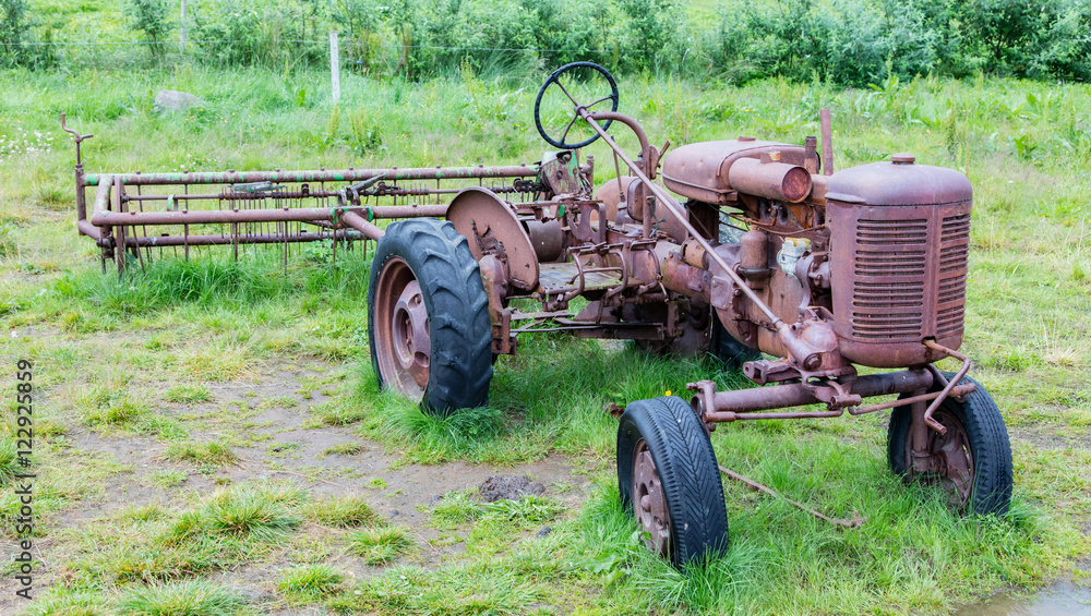 Obraz premium Old tractor in Iceland