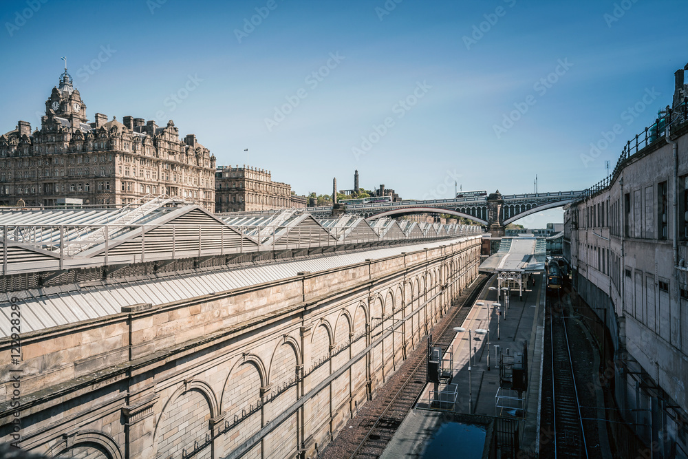 Edinburgh (GB) - Waverley Station and North Bridge