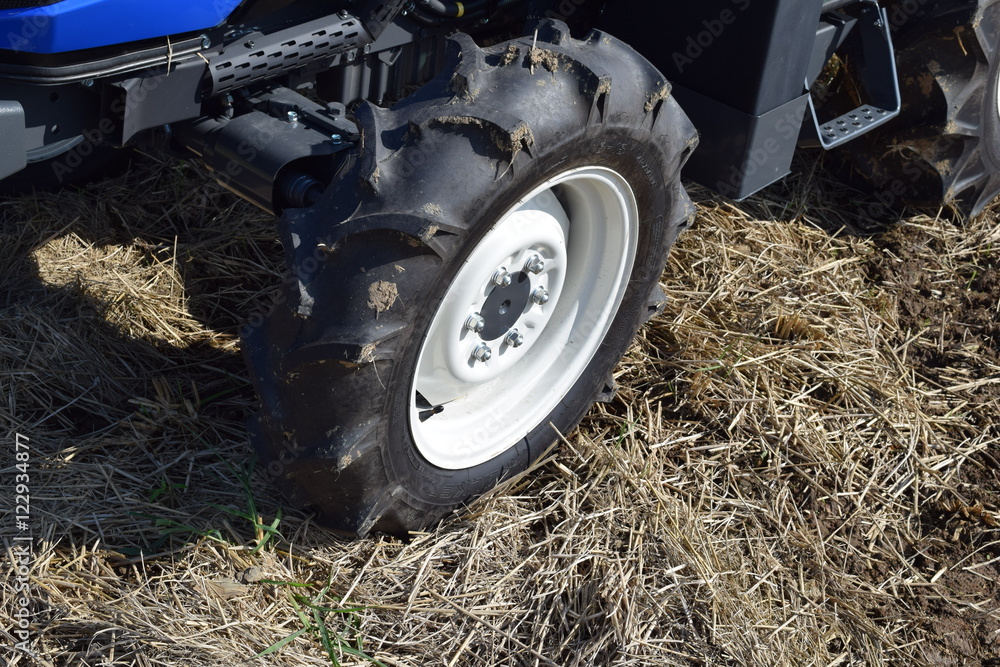 Obraz premium 農業用トラクター