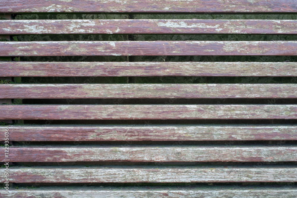 Pattern of parallel beams of a bench