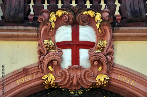 Freiburg im Breisgau - Steinmetzkunst mit dem Wappen von Freiburg photo