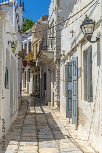 Narrow streets in the countryside of Naxos island, Cyclades, gre © inbulb1