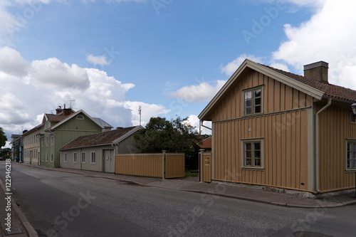 Holzhäuser in Hjo in Schweden © crimson