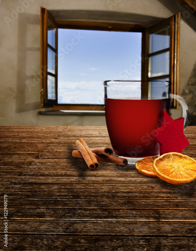 Glühwein am Fenster