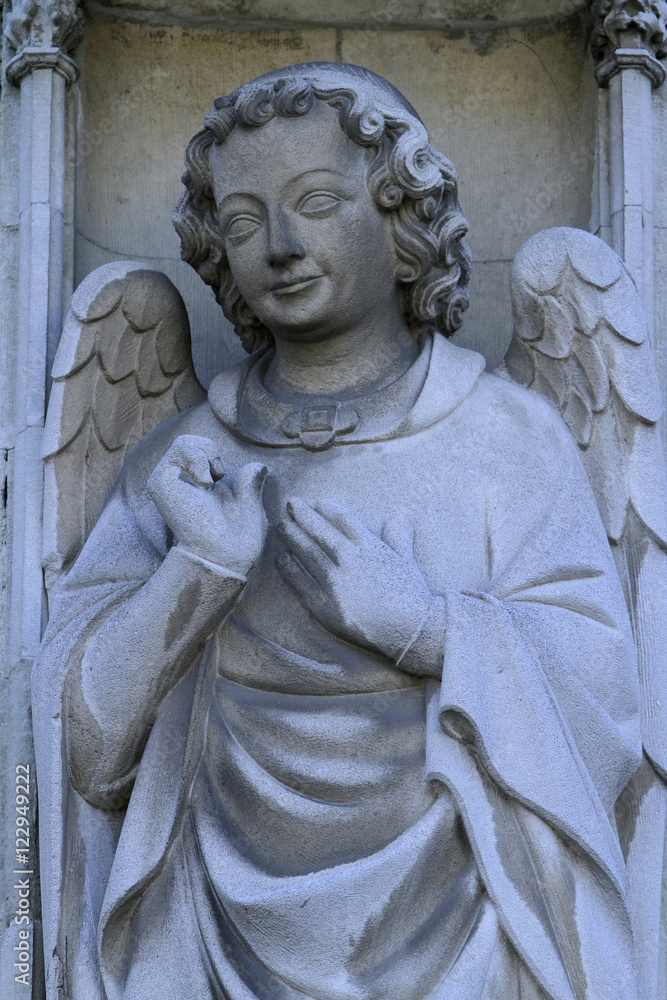 Sculpture d'un ange sur l'Hôtel de Ville. Belgique.