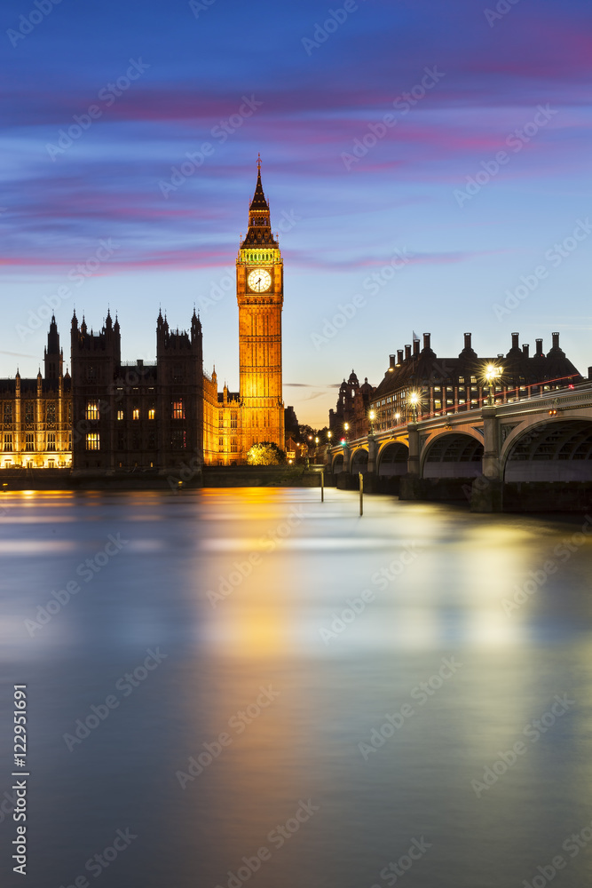 Blue hour with purple clouds on Big Ben