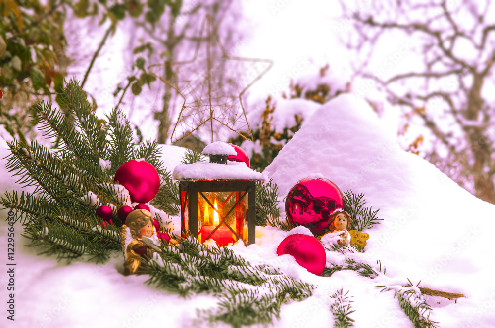 winterliche Impression mit Laterne im Schnee Stock Photo | Adobe Stock