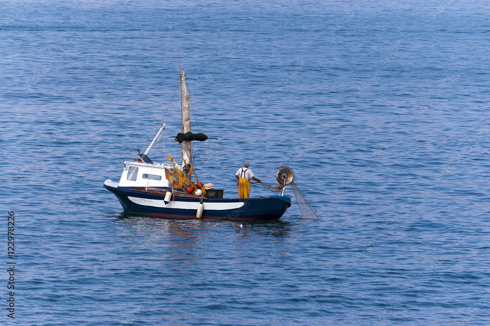 Obraz premium Fisherman on a Fishing Boat - Liguria Italy