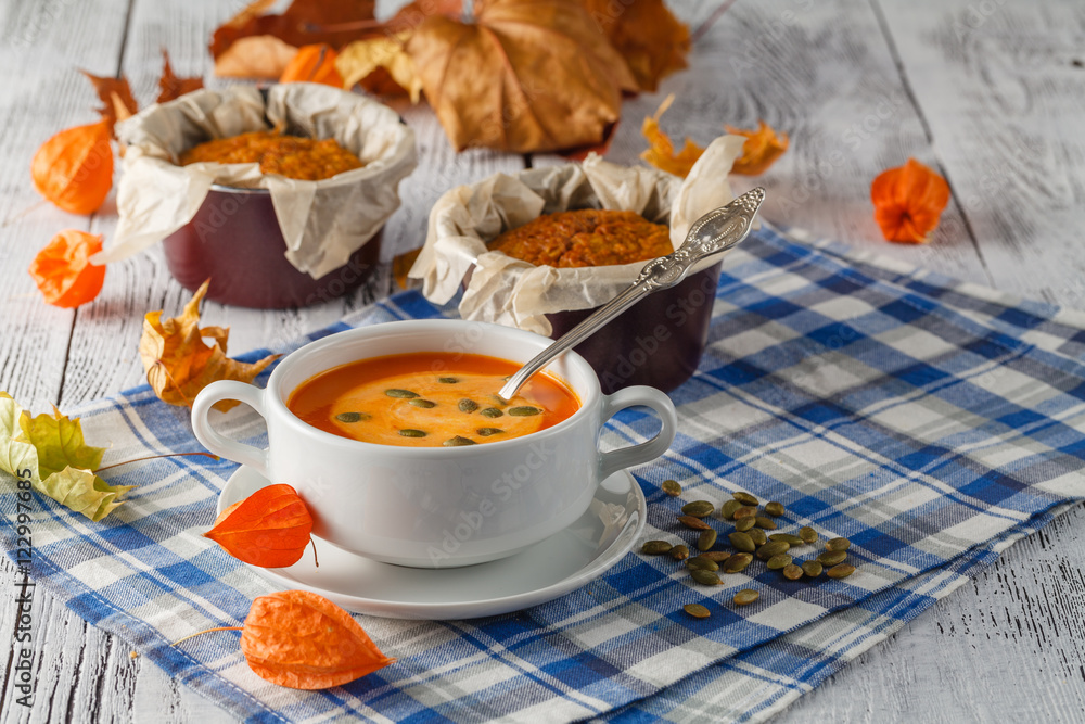 Homemade Autumn Butternut Squash Soup with Bread Homemade Autumn Butternut Squash Soup with Bread