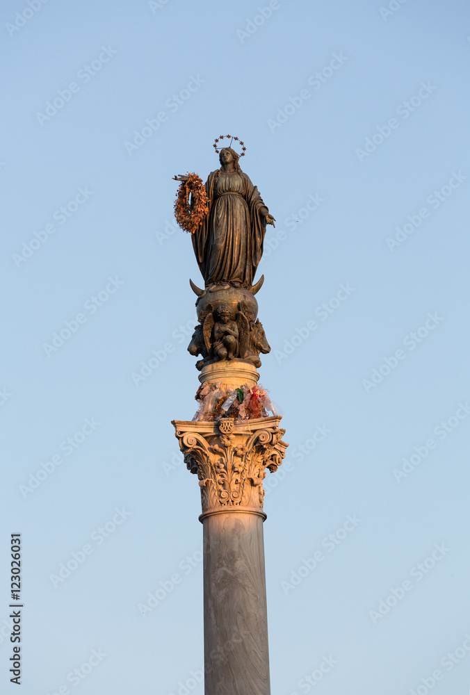  The Column of the Immaculate Conception, is a nineteenth-century monument depicting the Blessed Virgin Mary, located in Piazza Mignanelli and Piazza di Spagna. Rome, Italy.