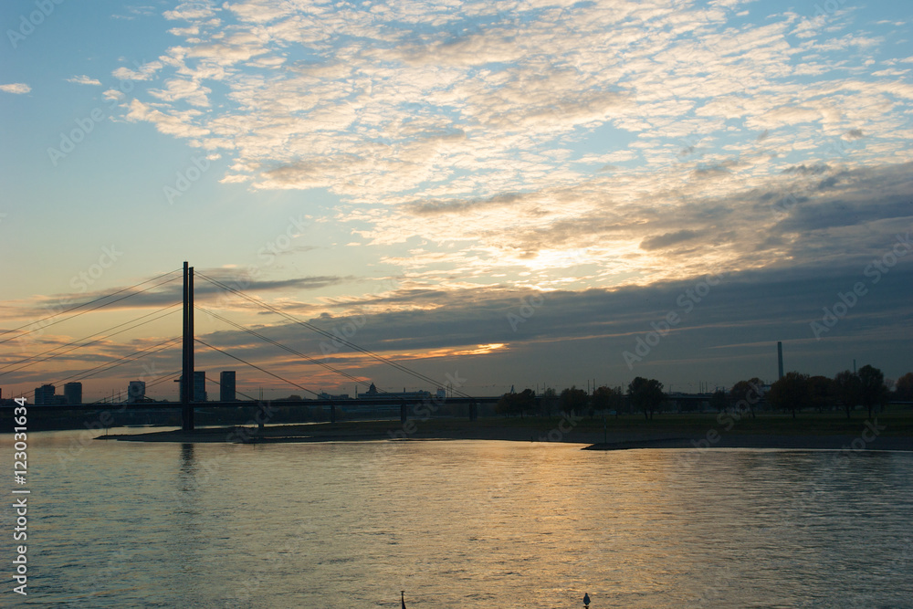Rhein bei Düsseldorf
