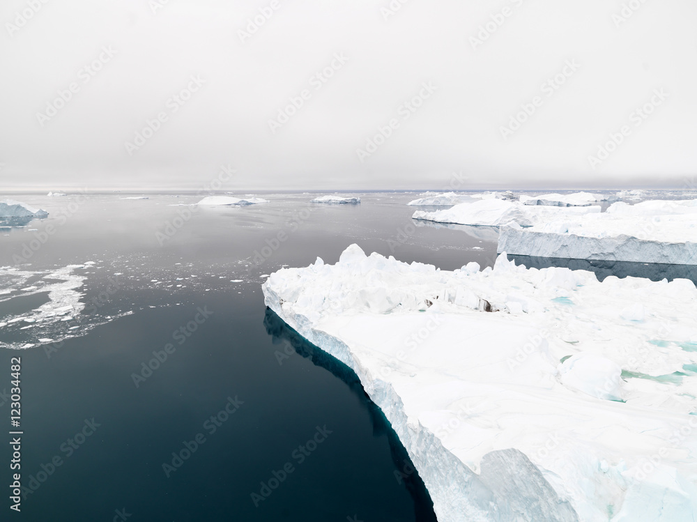 Obraz premium Icebergs on arctic ocean in Ilulissat icefjord, Greenland
